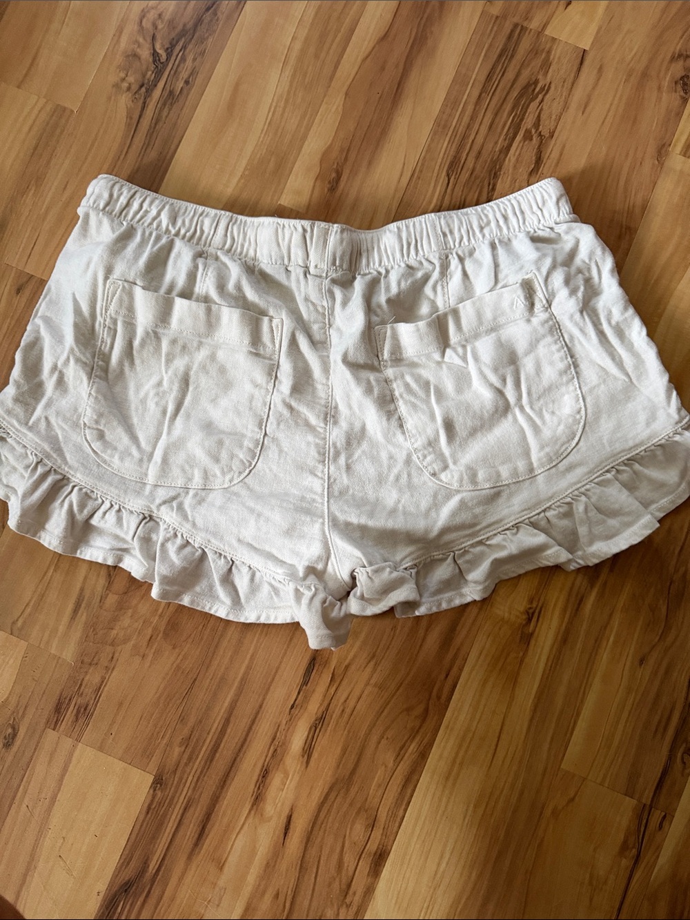 AE Women’s Cream Ruffle Drawstring Shorts - Picture 3 of 3